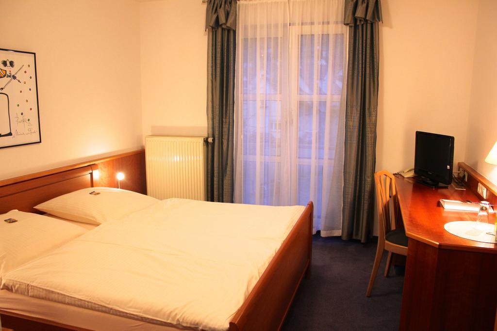 Hotel Gasthaus Bock Reichenbach an der Fils Номер фото